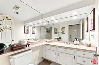 18721 Hatteras St #5 - Photo 4 of 7
