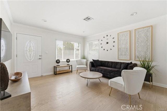 6501 Charlesworth Ave - Photo 3 of 8