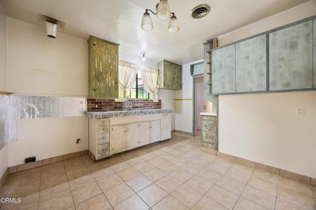 10630 Hillhaven Ave - Photo 4 of 6