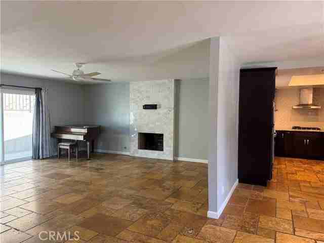 1543 N Hilltop Dr - Photo 5 of 8