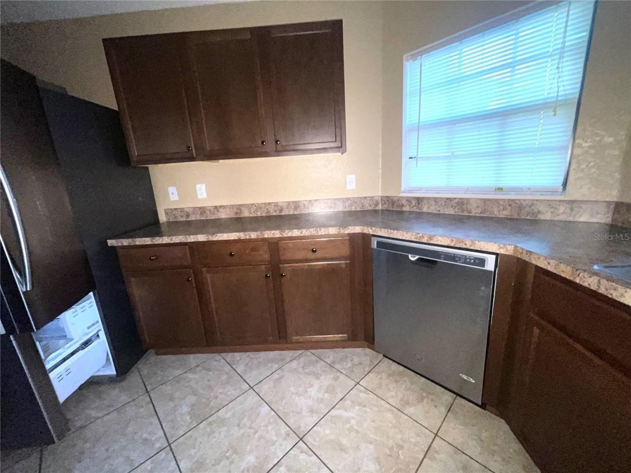 273 Towerview Dr E - Photo 2 of 7
