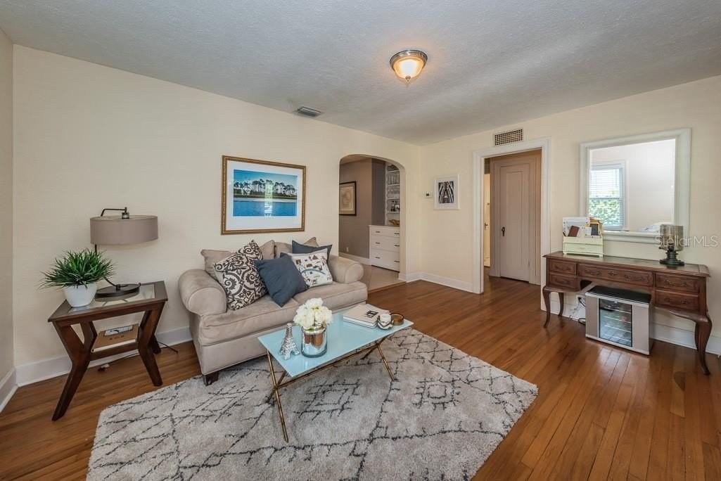 1037 18th Ave N - Photo 5 of 24