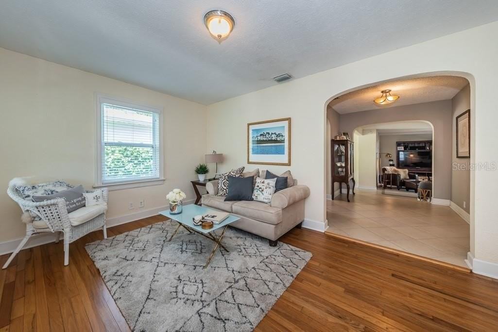 1037 18th Ave N - Photo 6 of 24