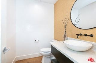 132 N Kilkea Dr - Photo 4 of 8