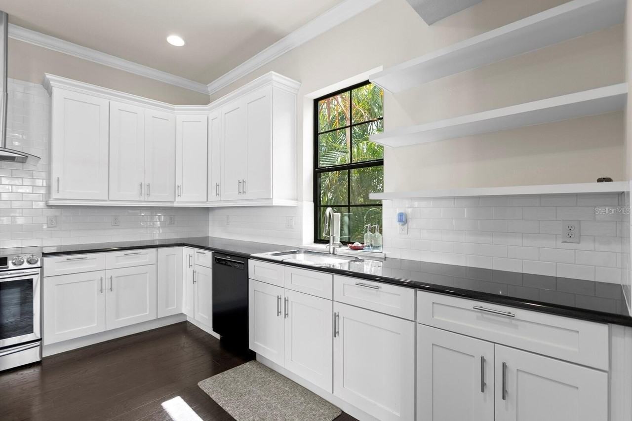 224 S Audubon Ave - Photo 7 of 50