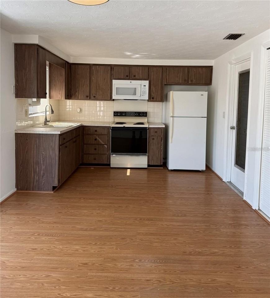 3838 Beechwood Dr - Photo 2 of 16