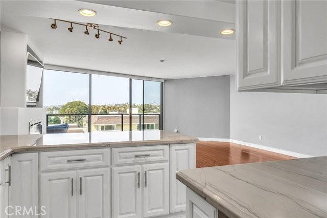 531 Esplanade #511 - Photo 5 of 8