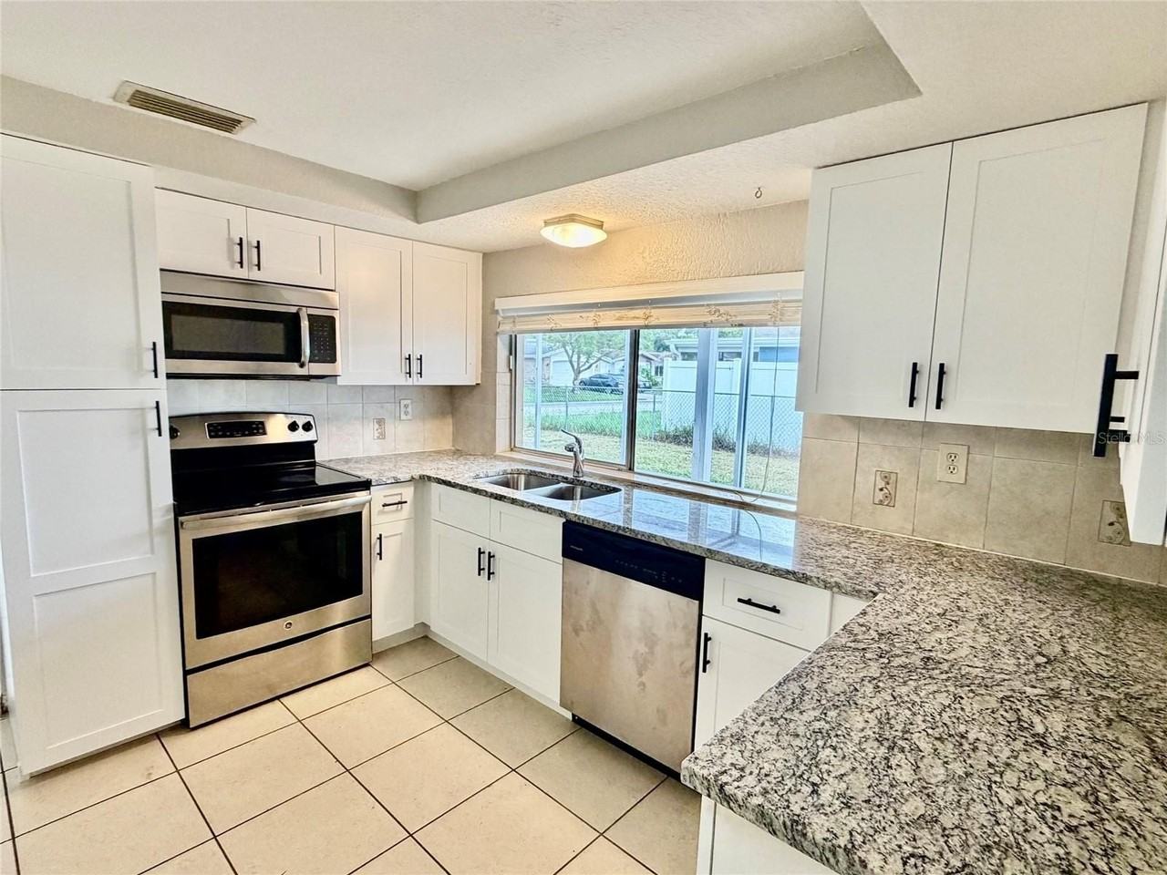 4015 Cashmere Dr - Photo 3 of 18