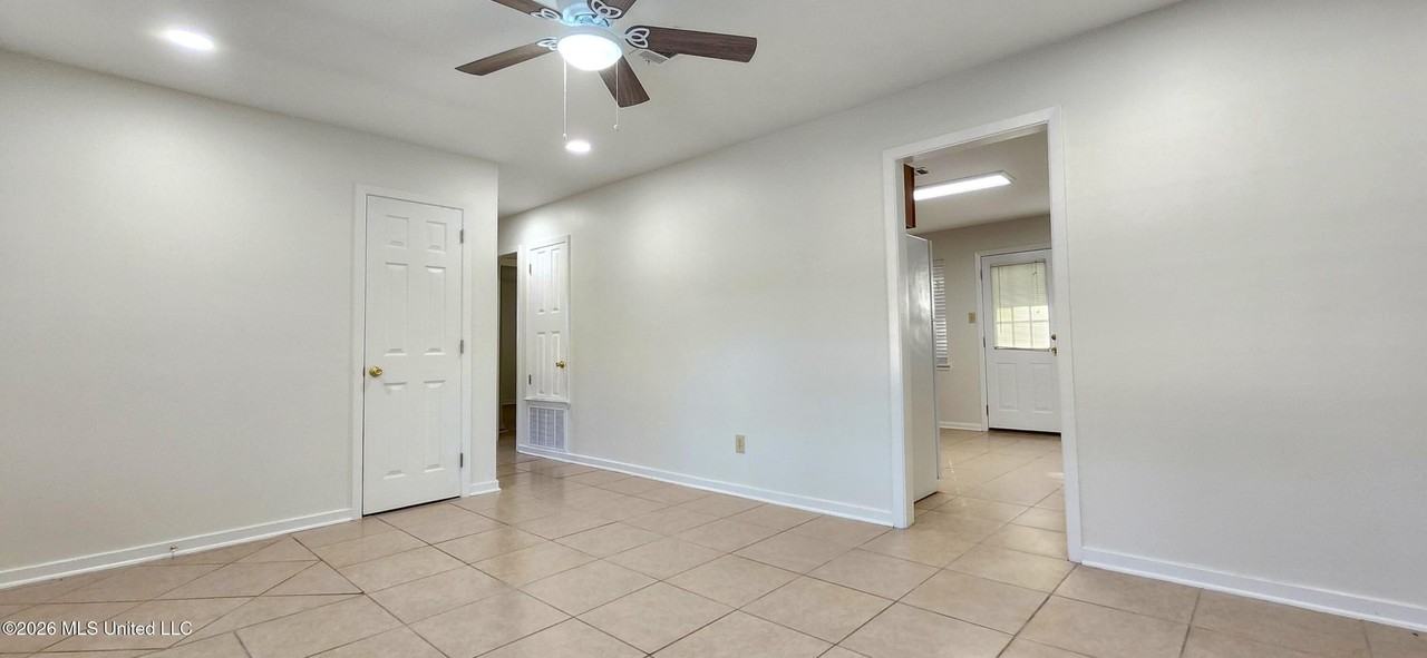 6521 Lancaster Blvd - Photo 3 of 12