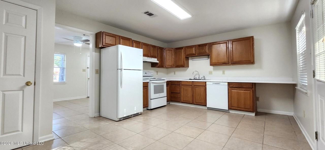 6521 Lancaster Blvd - Photo 4 of 12