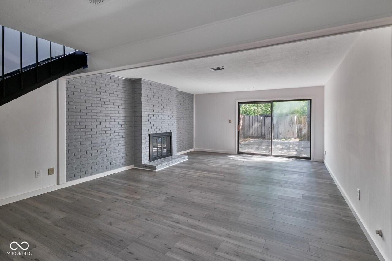 1352 Tishman Ln - Photo 2 of 11