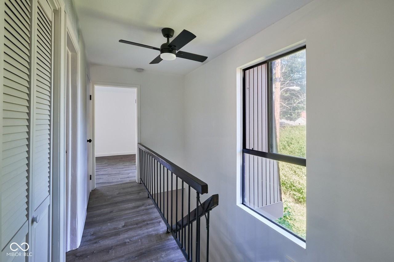 1352 Tishman Ln - Photo 7 of 11