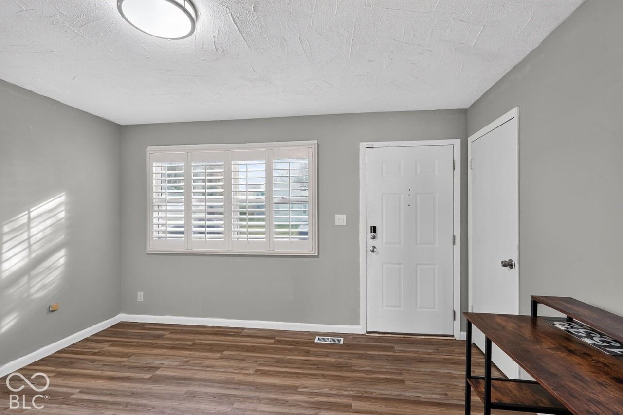 1532 S Oxford St - Photo 6 of 29
