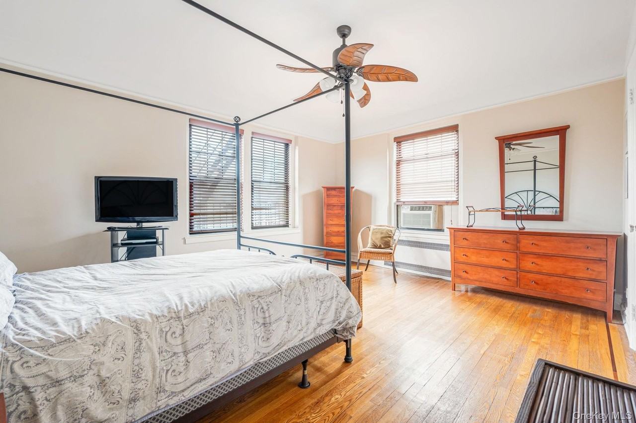 10914 Ascan Ave #4B - Photo 6 of 33