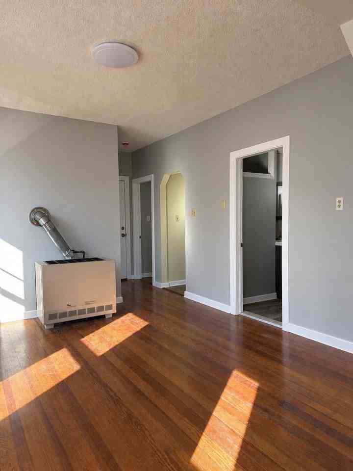 325 Davis St #2 - Photo 3 of 11