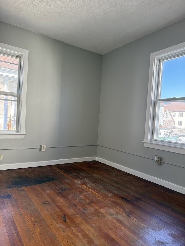 325 Davis St #2 - Photo 6 of 11