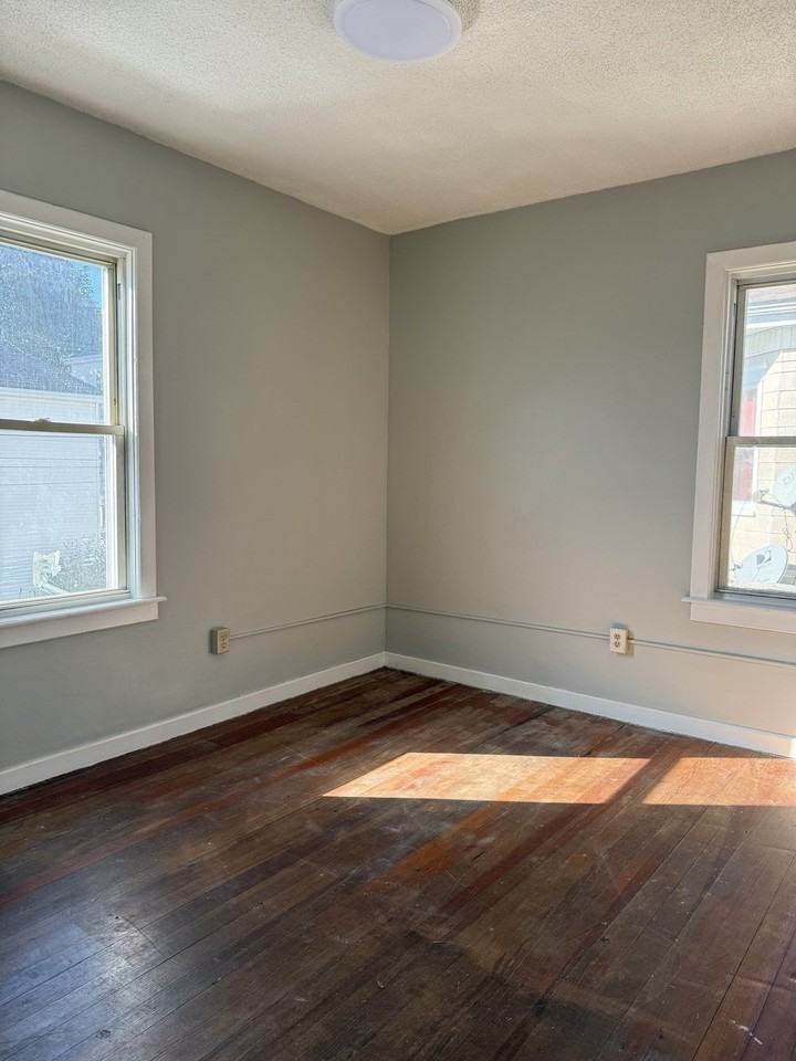 325 Davis St #2 - Photo 7 of 11