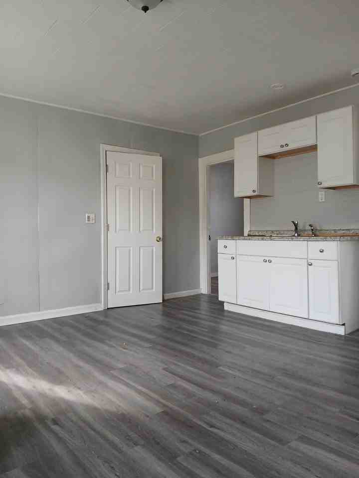 137 5th St #2N - Photo 2 of 7