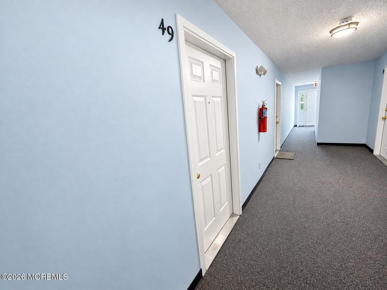 49 Diane Dr - Photo 4 of 15