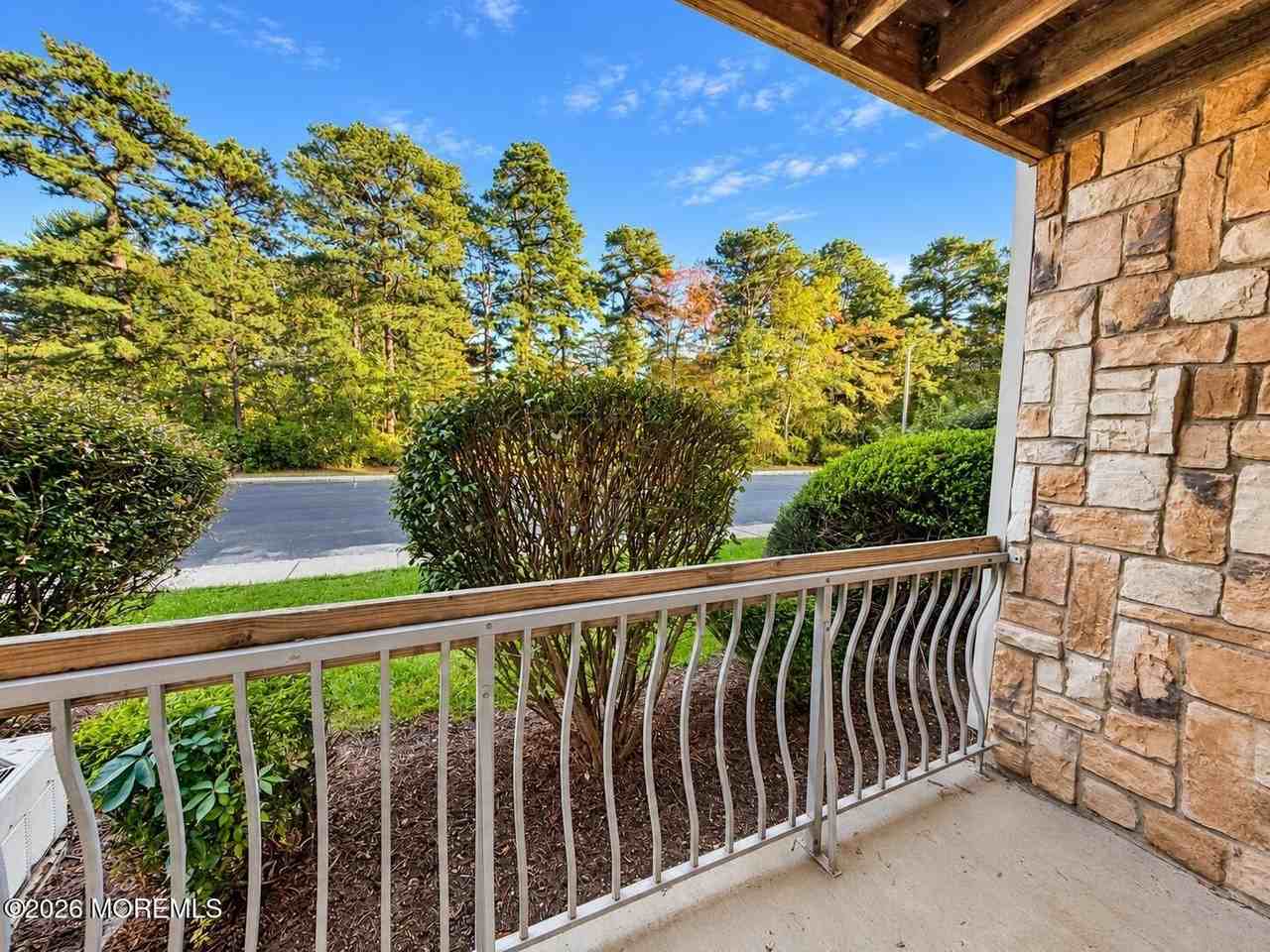 49 Diane Dr - Photo 5 of 15