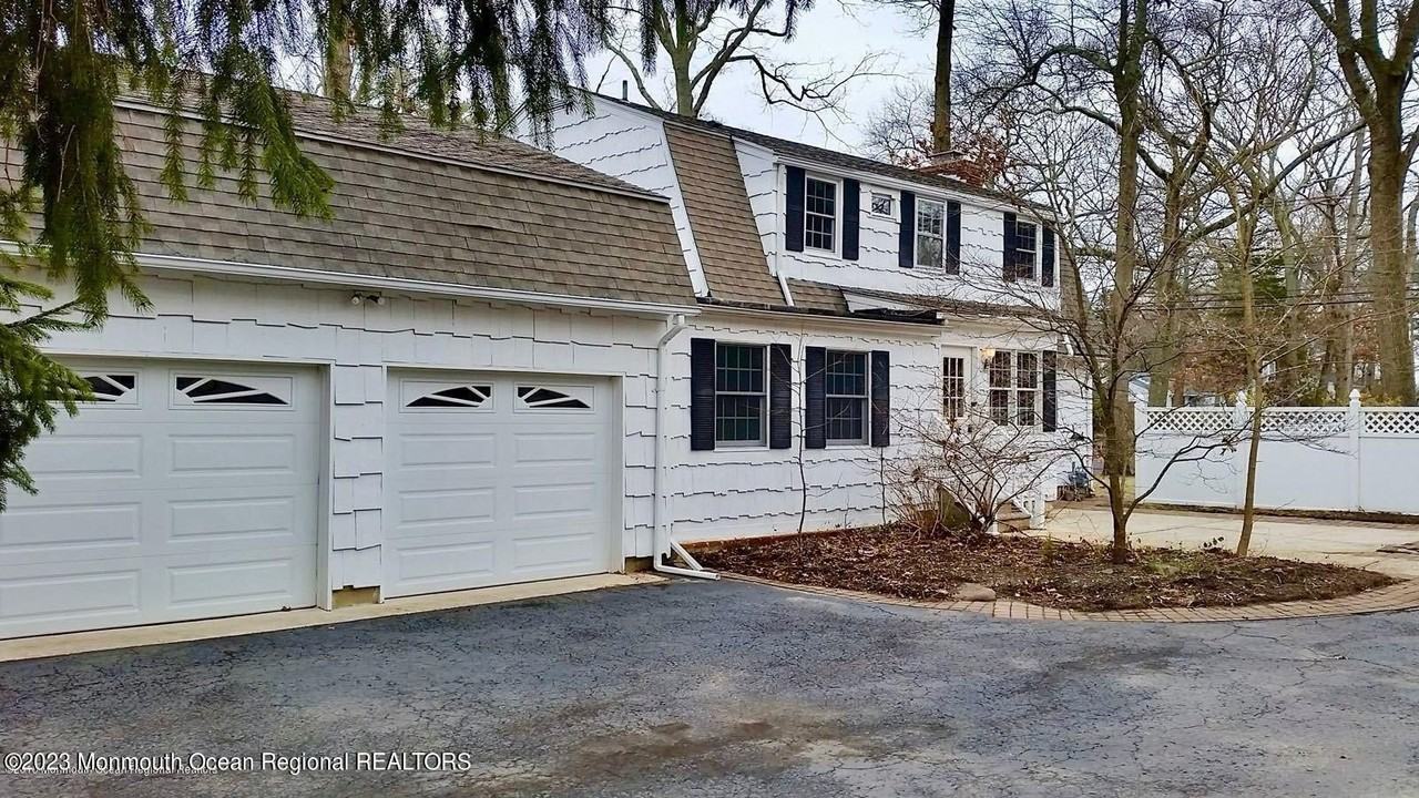198 Elmwood Rd - Photo 5 of 24