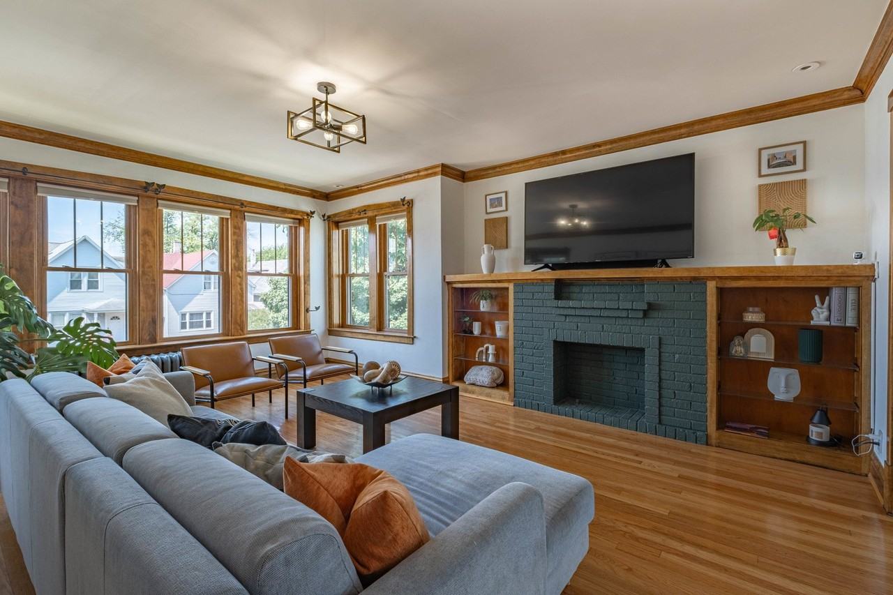 3819 N Sacramento Ave #2 - Photo 3 of 16