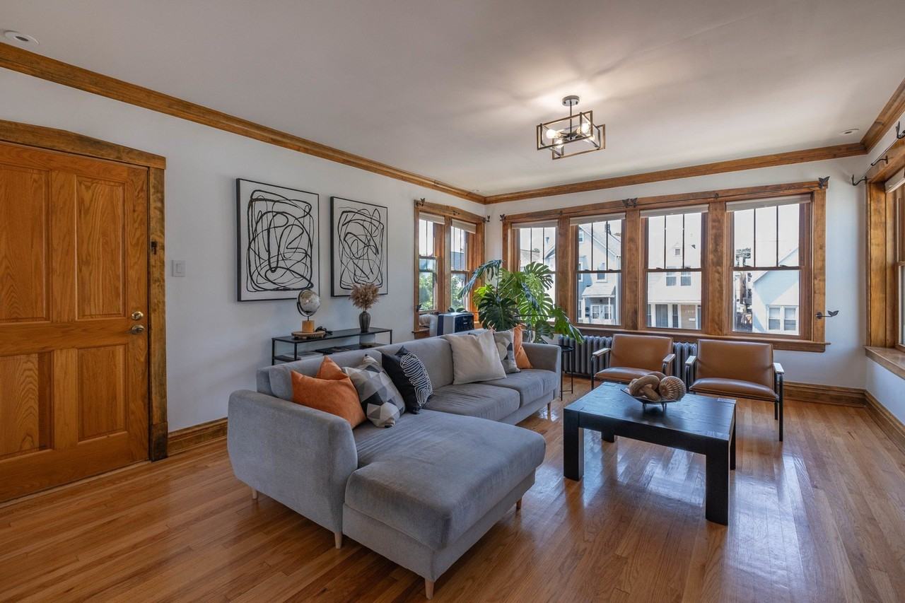 3819 N Sacramento Ave #2 - Photo 4 of 16