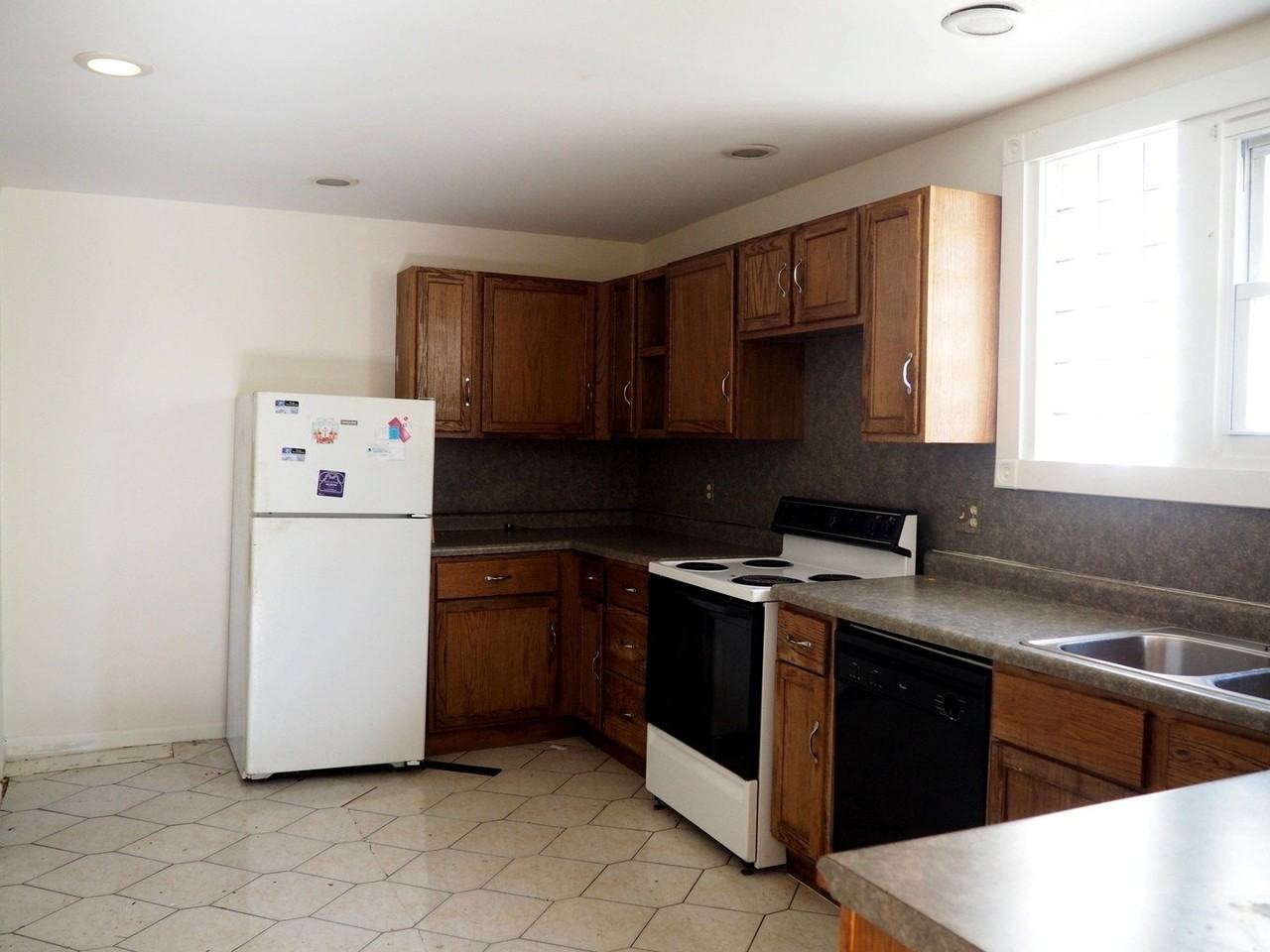 9911 W 143rd St #1 - Photo 7 of 11