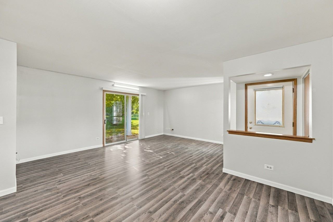 2107 Southwind Cir - Photo 4 of 15