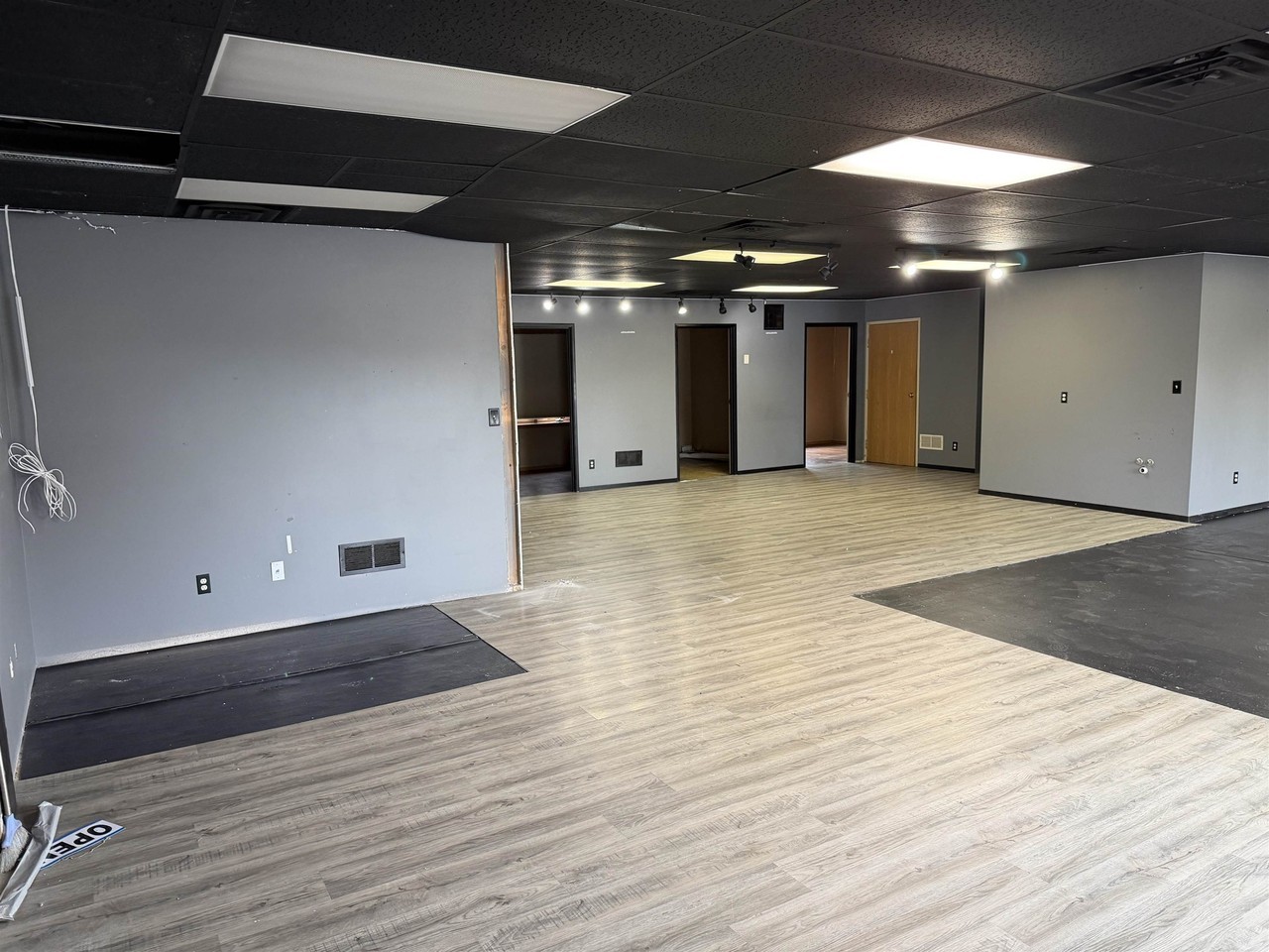 802 Custer Ave - Photo 4 of 12