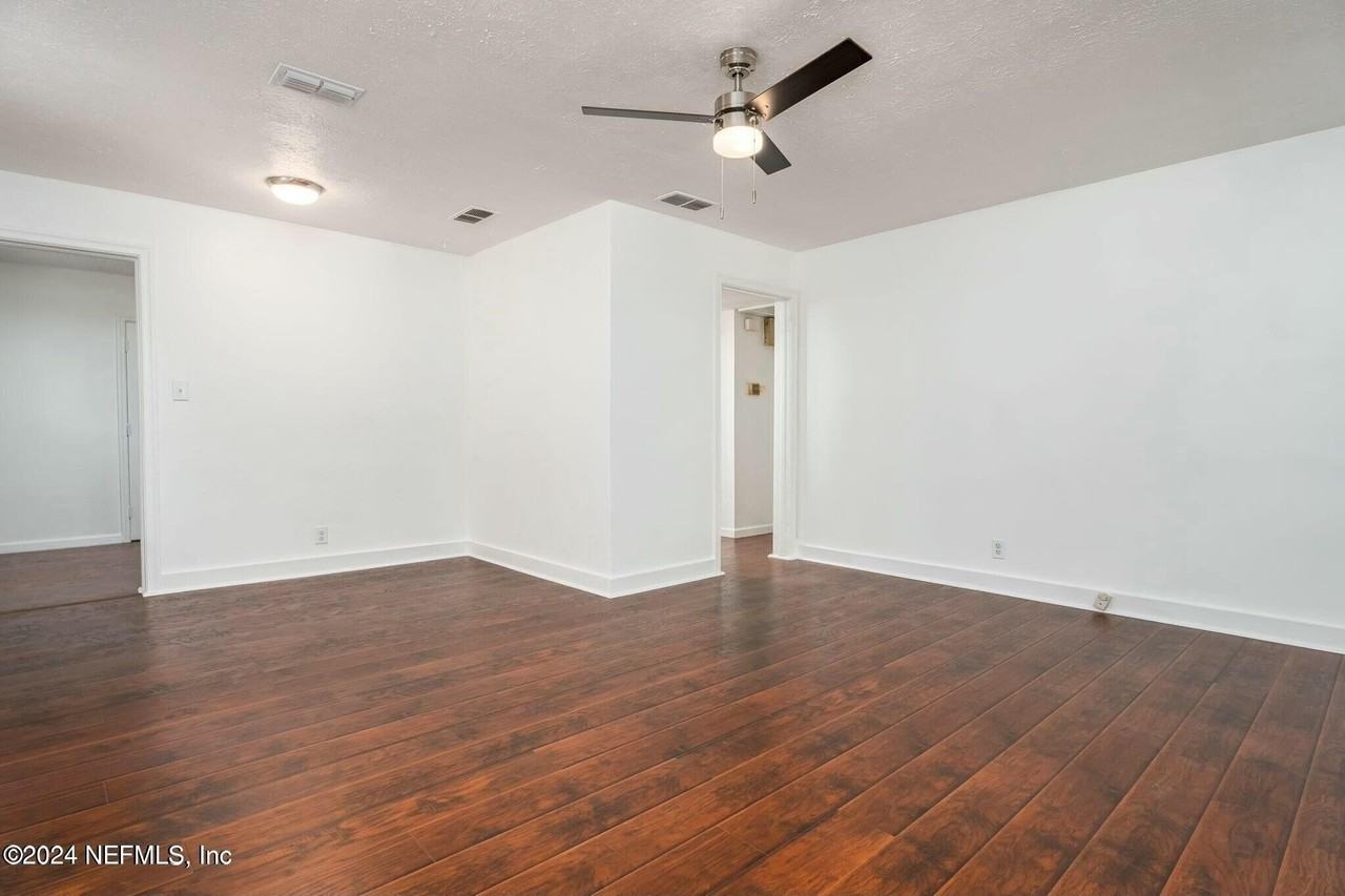 2221 Commonwealth Ave - Photo 2 of 11