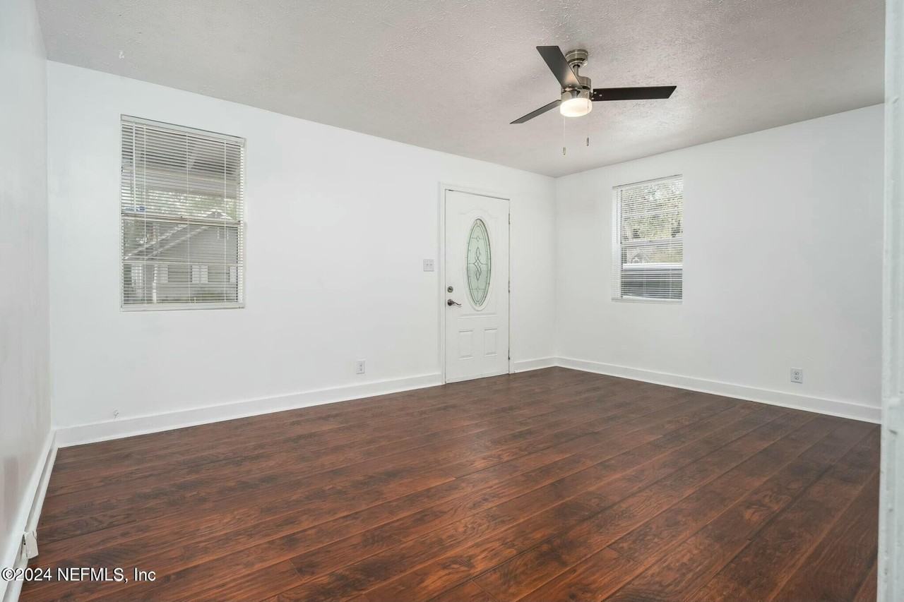 2221 Commonwealth Ave - Photo 3 of 11
