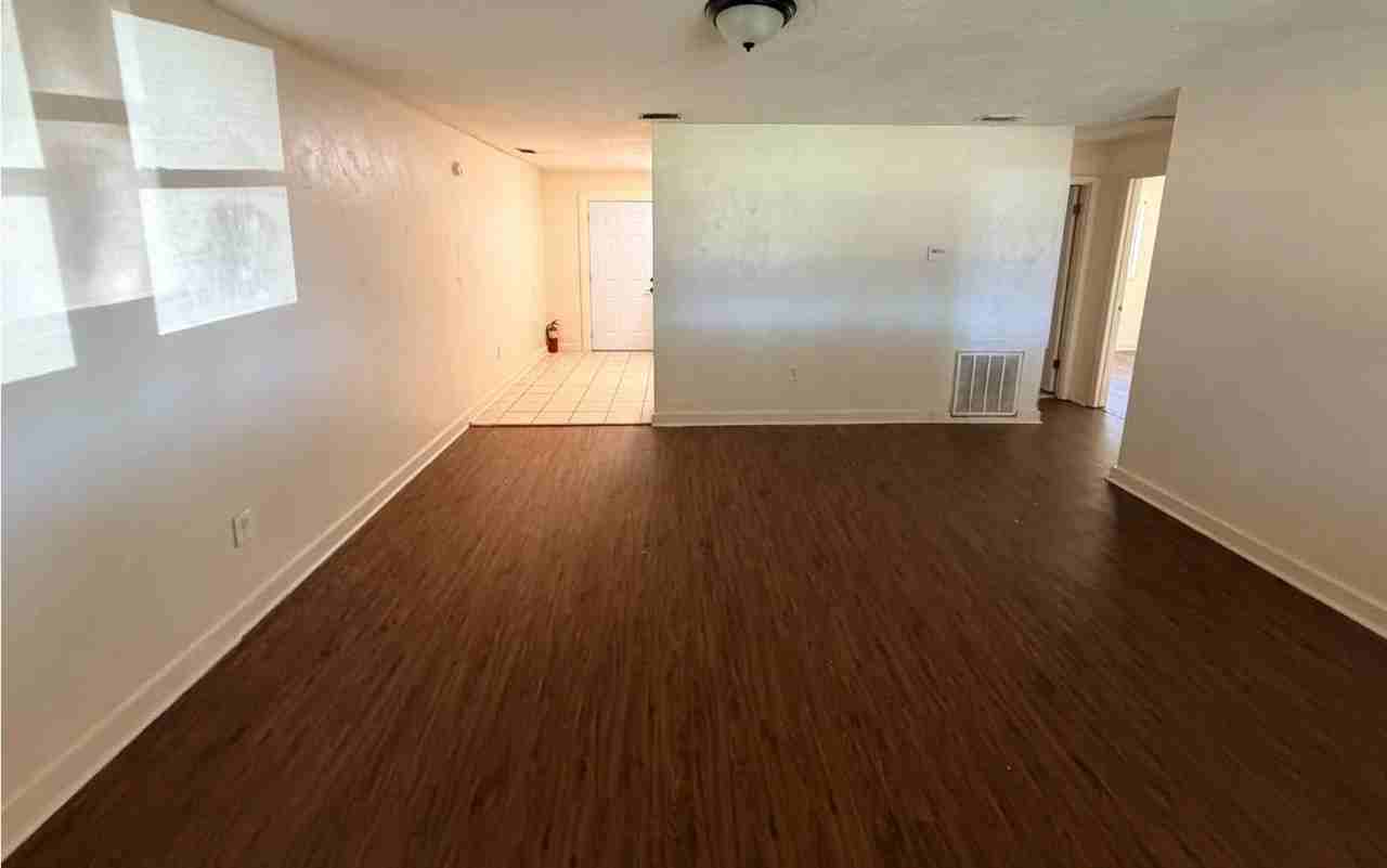 261 Se Beech St Apt 102 - Photo 3 of 8