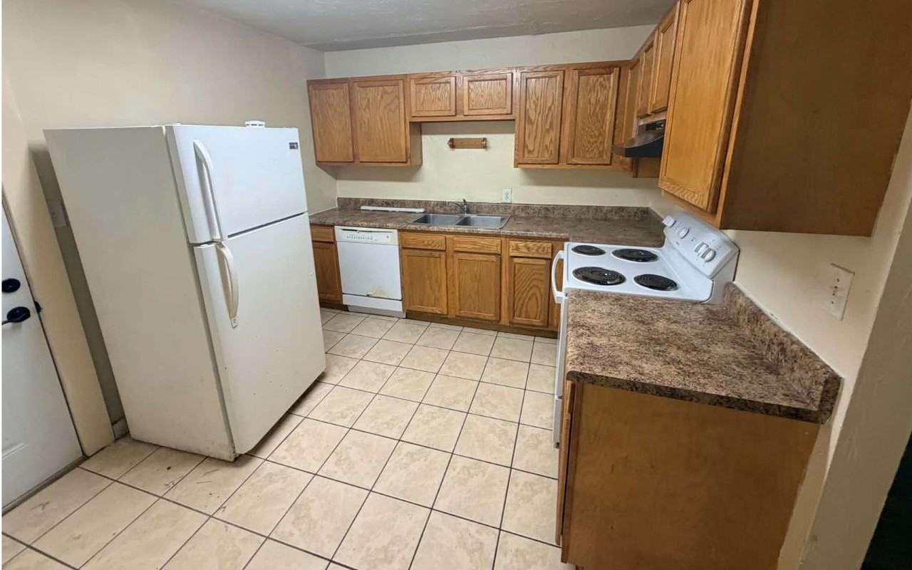 261 Se Beech St Apt 102 - Photo 4 of 8