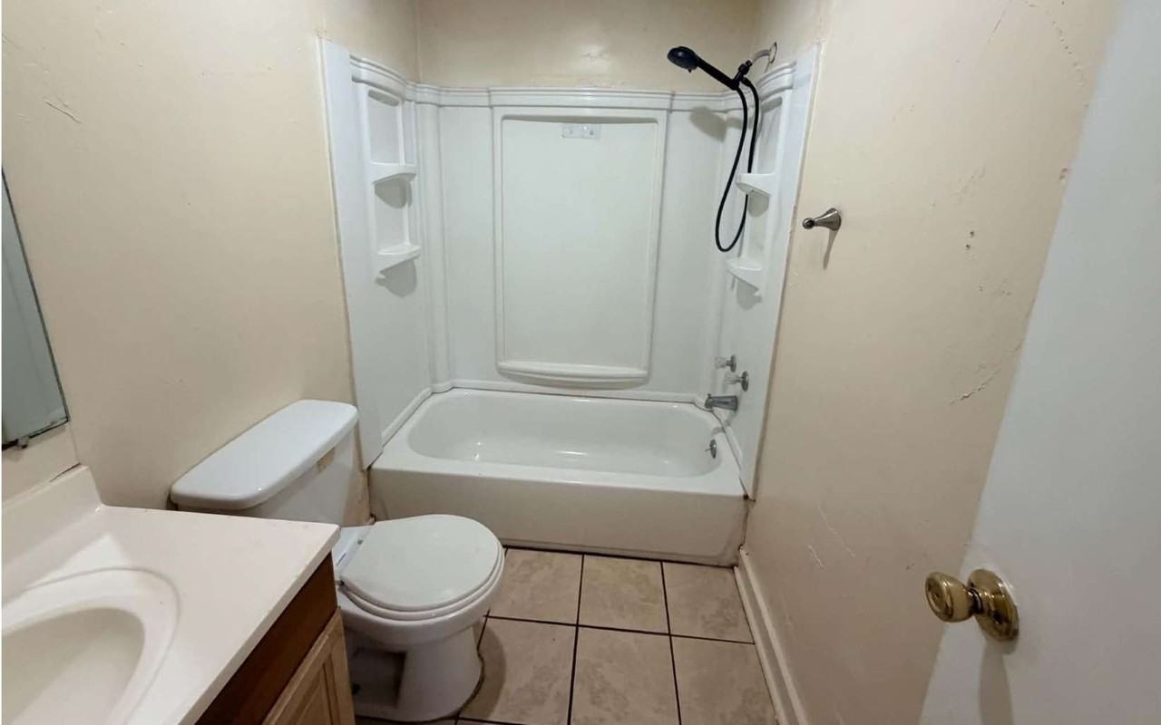 261 Se Beech St Apt 102 - Photo 5 of 8