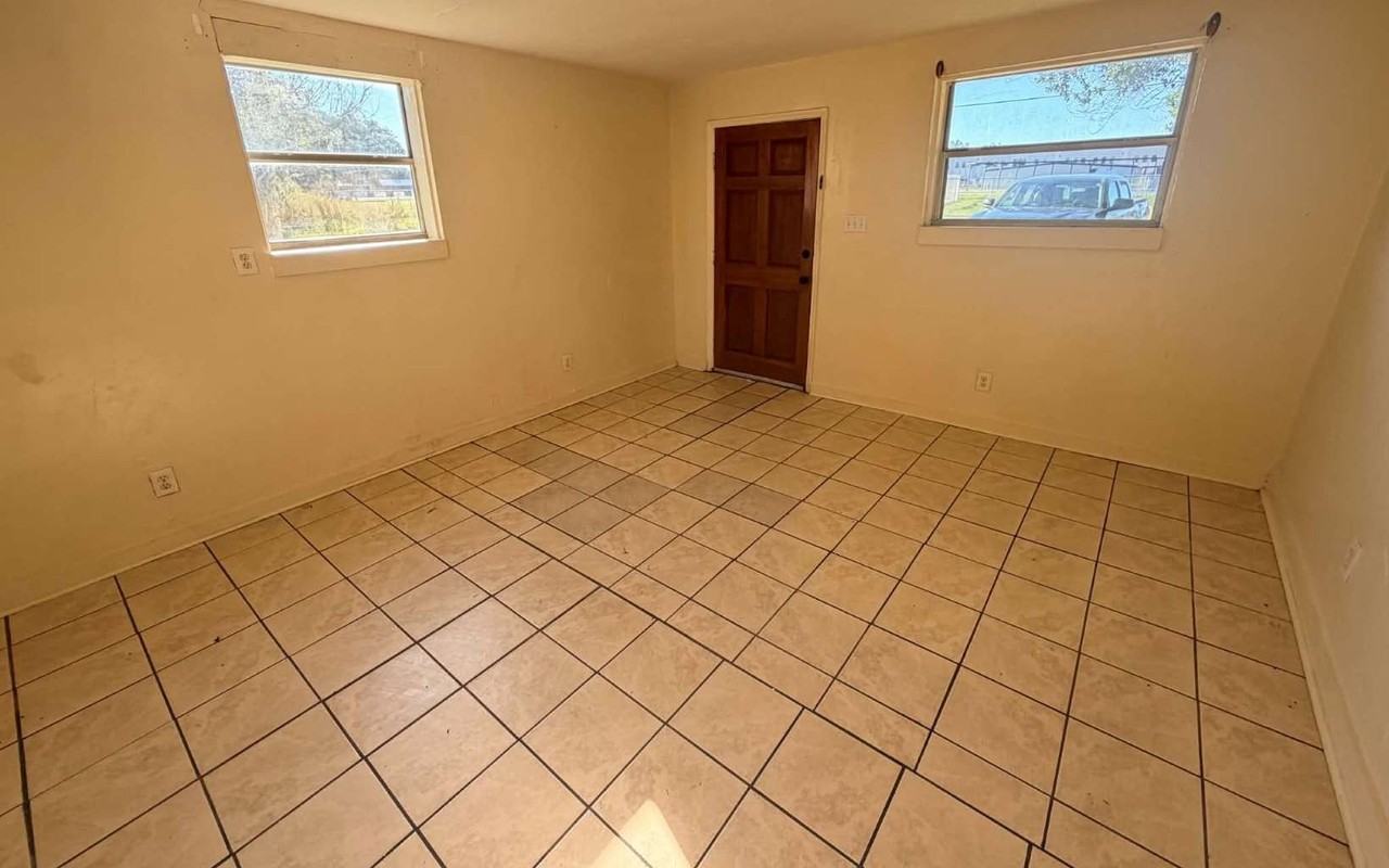 261 Se Beech St Apt 102 - Photo 6 of 8
