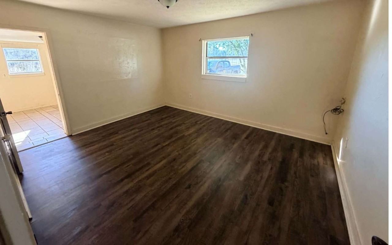 261 Se Beech St Apt 102 - Photo 7 of 8