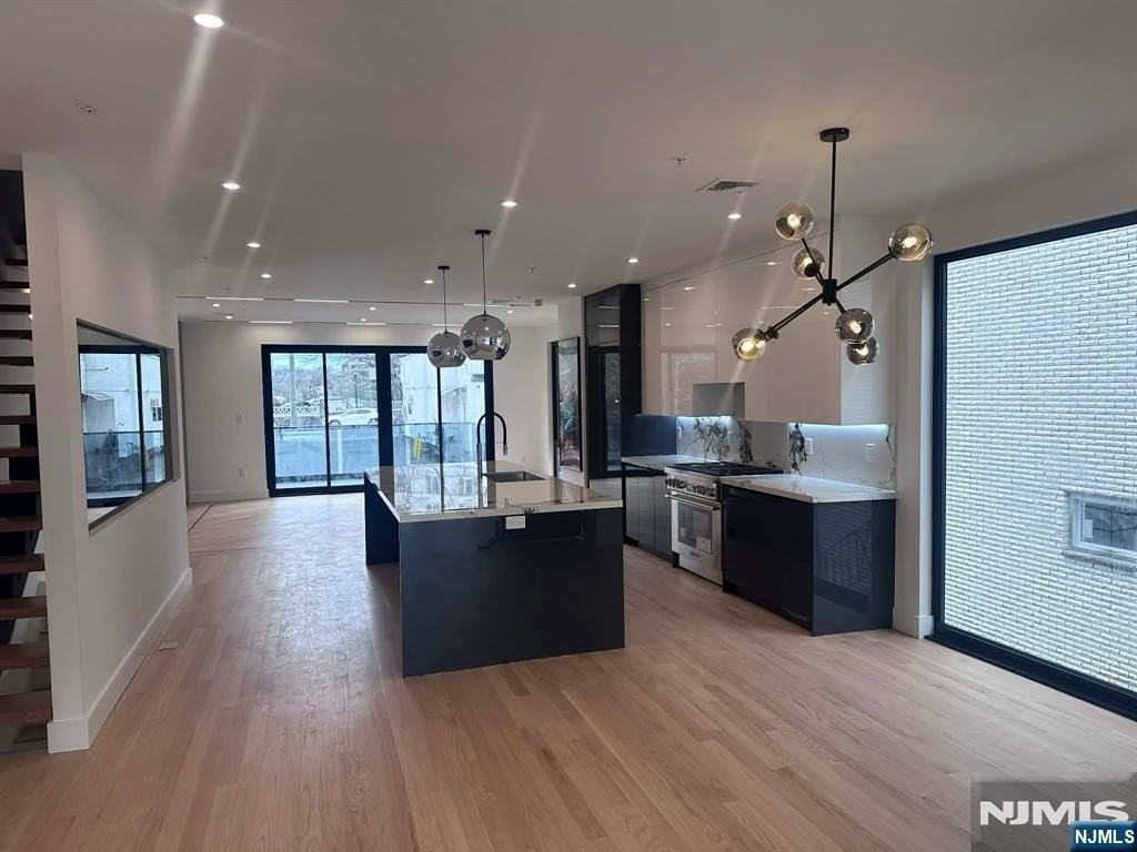411 Jane St #B - Photo 2 of 10