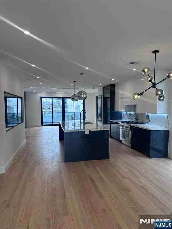411 Jane St #B - Photo 3 of 10