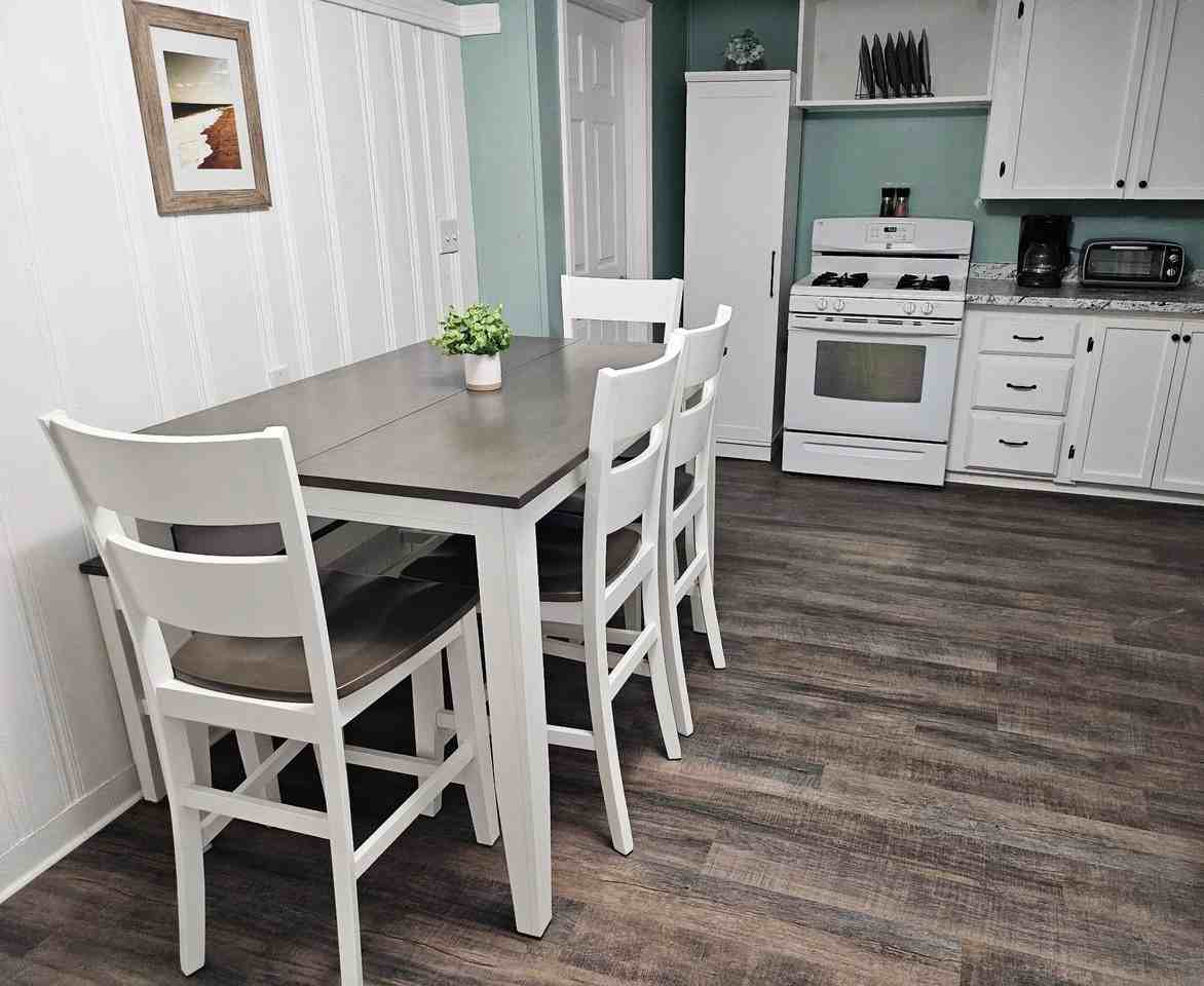 104 Ashworth Ave - Photo 4 of 9