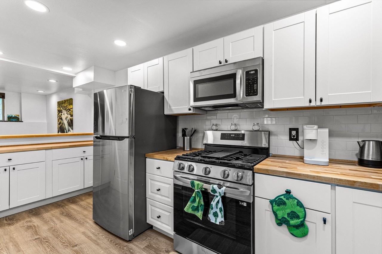 51st Pl S - Photo 2 of 14