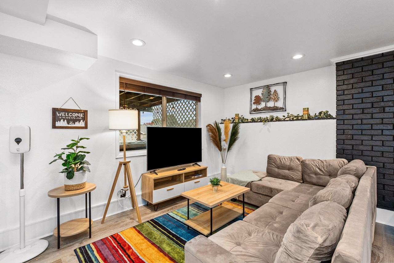 51st Pl S - Photo 5 of 14