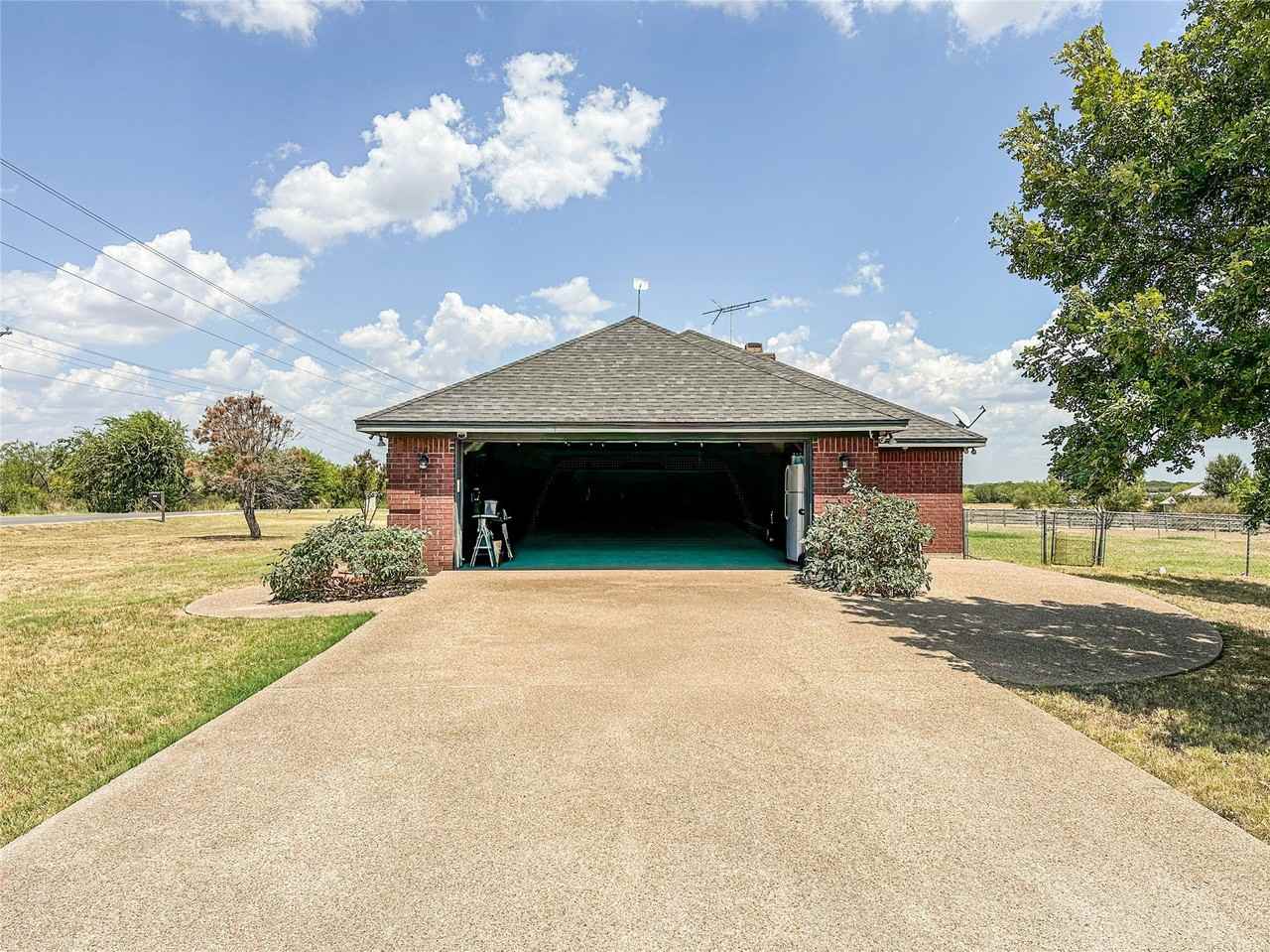 1674 Culpepper Ln - Photo 2 of 16