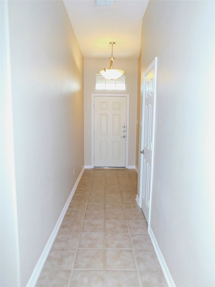 2661 Lake Ridge Dr - Photo 5 of 28