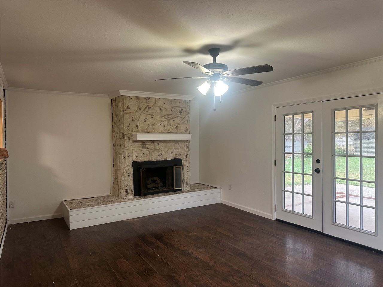 1202 Violet Ave - Photo 3 of 15