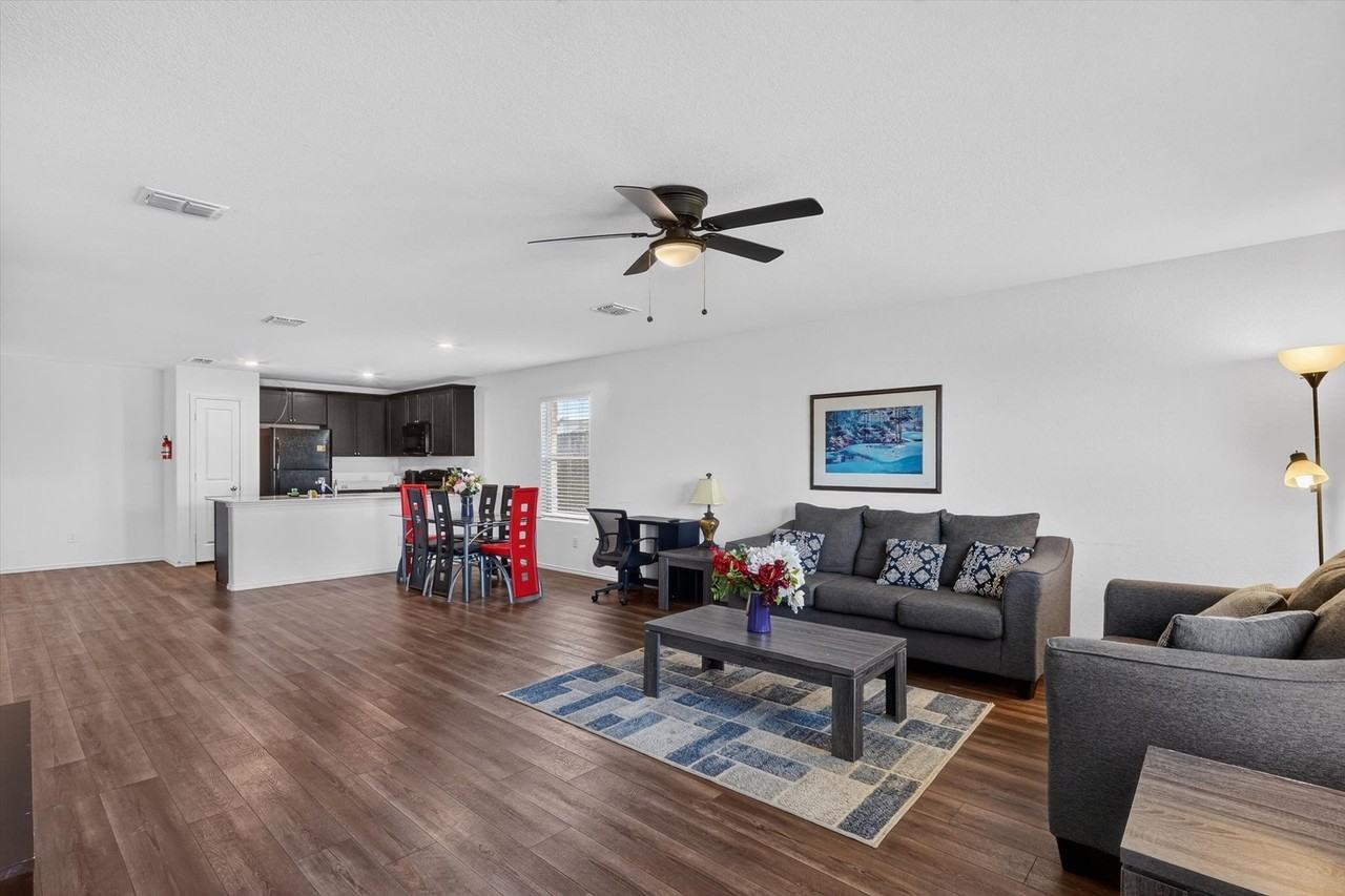 1210 Wildflower St - Photo 3 of 20
