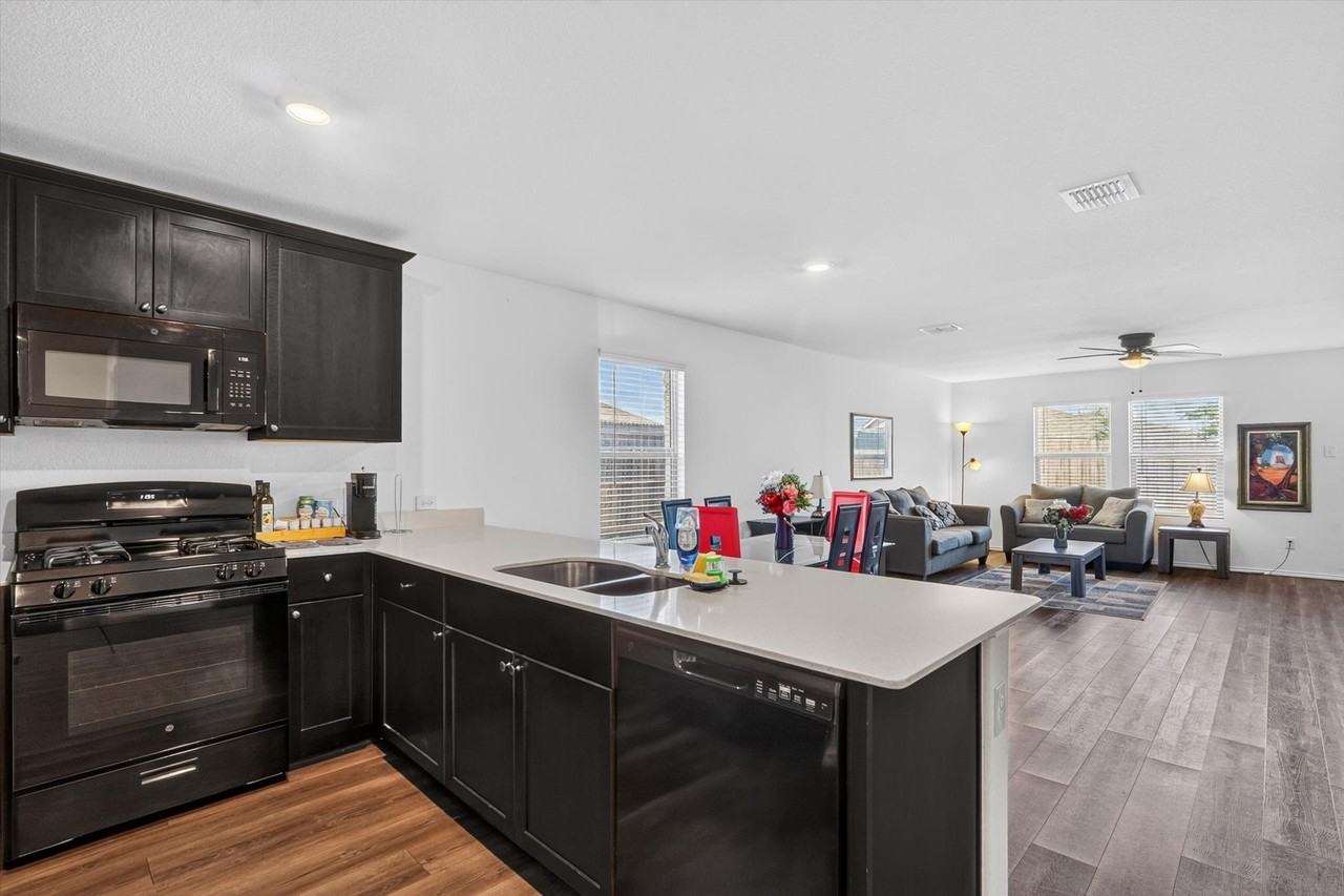 1210 Wildflower St - Photo 5 of 20