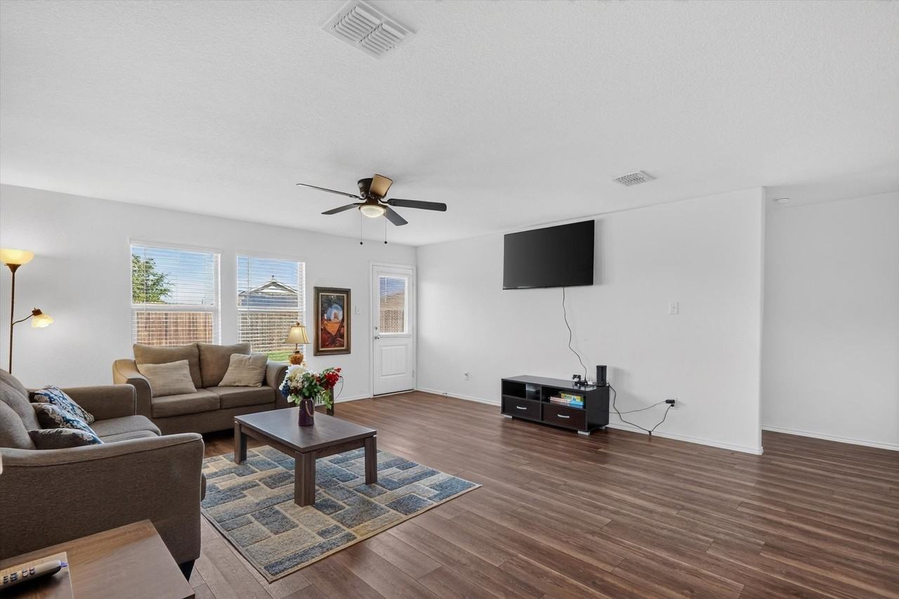 1210 Wildflower St - Photo 7 of 20