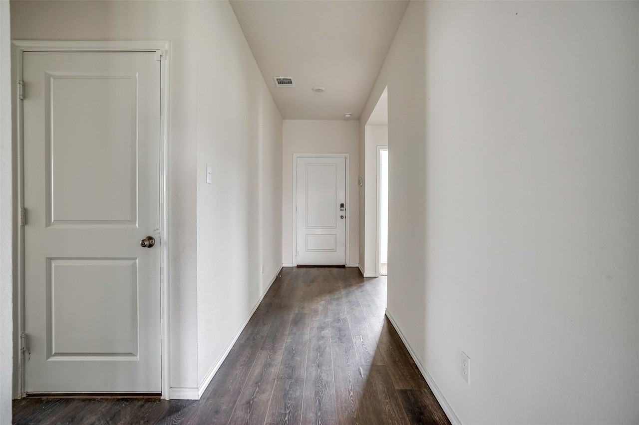 712 Cottonwood Way - Photo 3 of 27