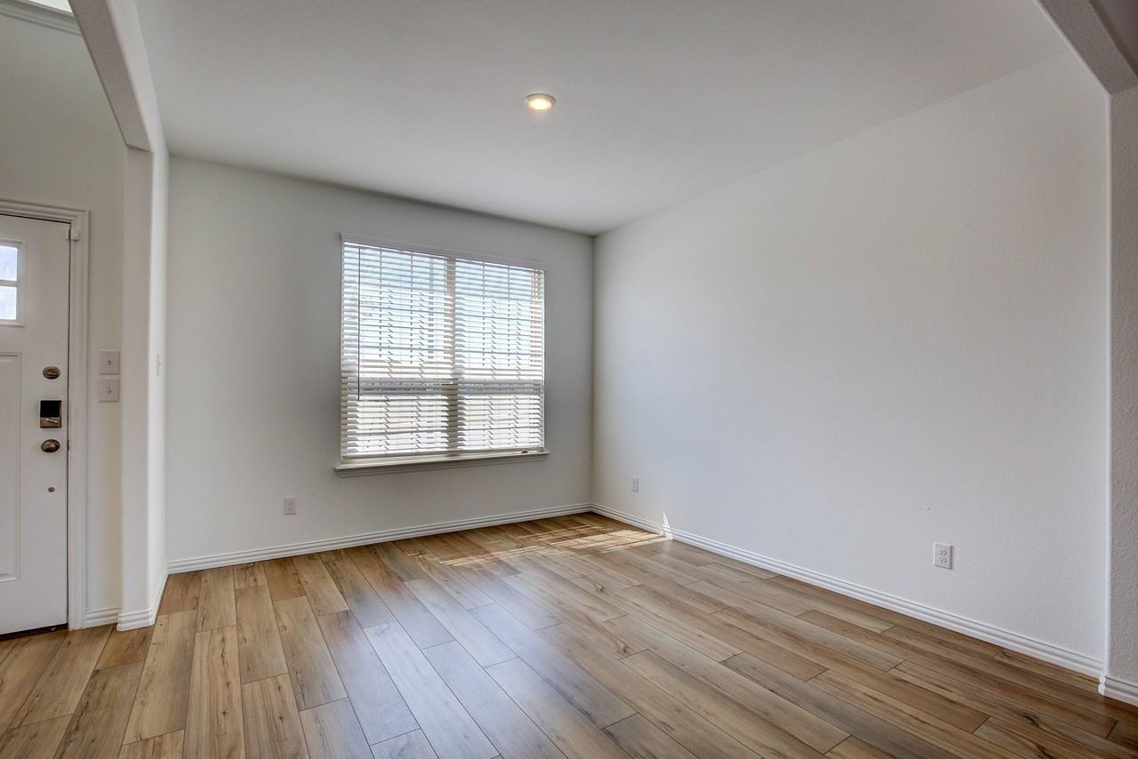 10013 Elkhorn Dr - Photo 4 of 39